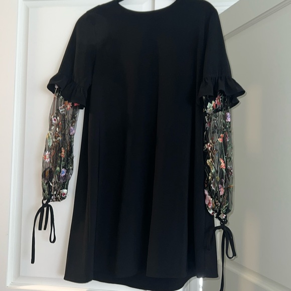 Black dress with floral sleeves - Picture 1 of 2